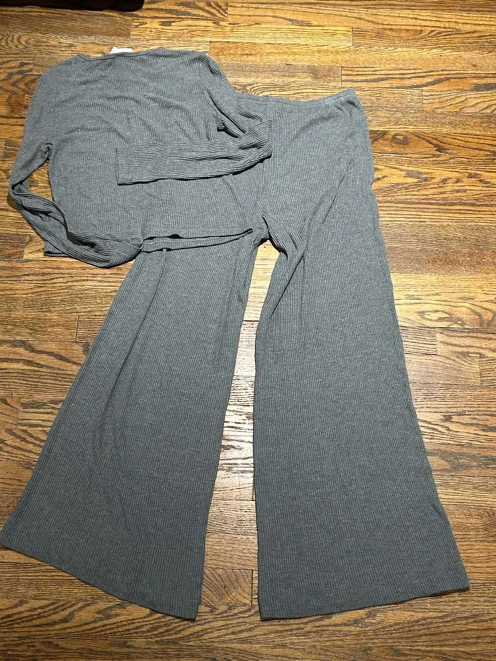 Ribbed Wide-Leg Lounge Pants & Top Set - Gray - Picture 5 of 6